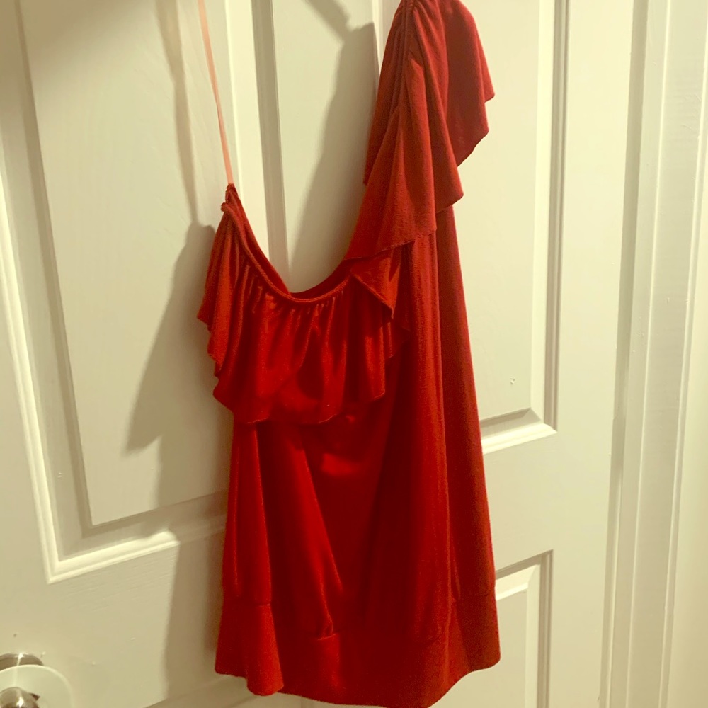One shoulder shirt